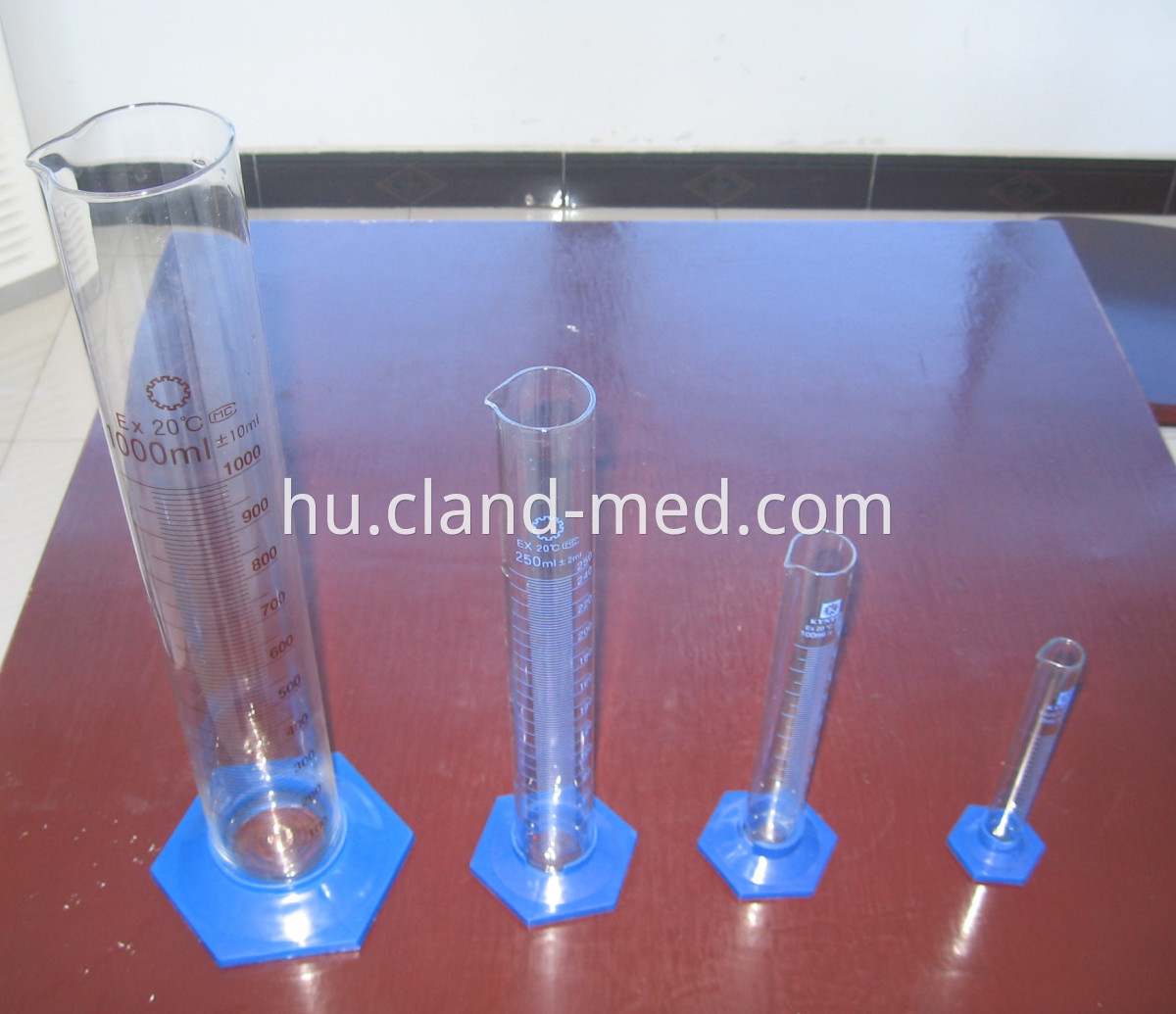 1601P Measuring Cylinder with Plastic Hexagonal Base,with Spout Graduated (1) -